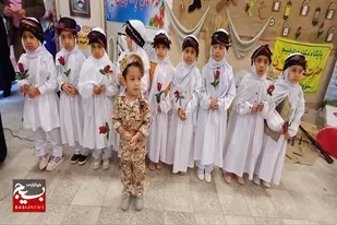 &nbsp;شهدا به جامعه، محله و کشور آبرو بخشیدند
