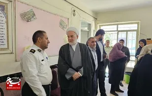 نماینده رهبر معظم انقلاب رأی خود را به صندوق انداخت