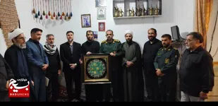 دیدار فرمانده ناحیه مقاومت بسیج کارون با خانواده شهید عموری