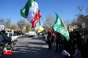 تجمع مردمی در مقابل سپاه استان همدان و تقدیر از پاسداران
