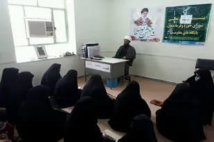 زنان وهمسران رزمندگان با پرورش روحیه جنگی ایفای نقش میکردند