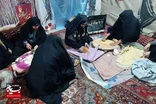 از پخت نان تا تهیه مربا در غرفه پشتیبانی از جبهه در سرخه