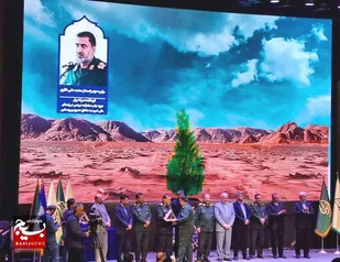 اهداء نشان ملی فردوس به فرمانده سپاه ثارالله در جلب مشارکت مردمی و  محرومیت زدایی