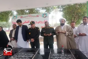 غبارروبی و عطرافشانی مزار شهدای گمنام در شهرستان بمپور