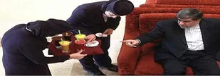 آقای وزیر ارشاد! اگر به دنبال عقده&zwnj;گشایی هستید تشریف ببرید غرب