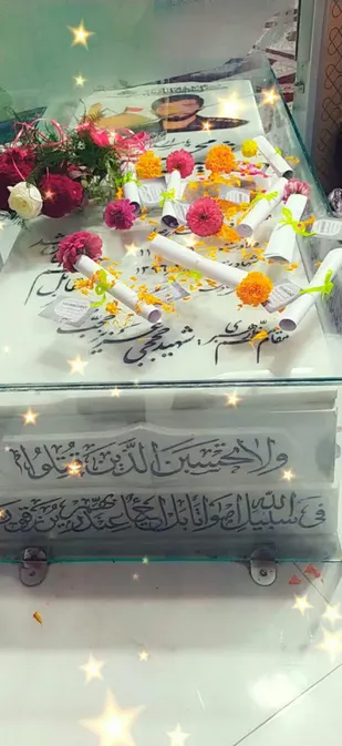 اهداء دسته گل و هدیه فرهنگی به زائران