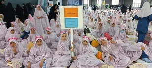 اهدای ۴۰ قواره چادر به دختران روزه اولی در شهرستان بهارستان