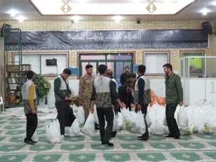 در یلدای مهربانی ۳۰۰ بسته مواد غذایی و میوه به دست مردم فریدن رسید