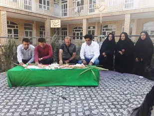 غبارروبی مزار شهید گمنام توسط خبرنگاران نهاوندی +تصاویر