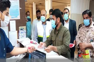 عیادت ازبیماران وتجلیل ازمدافعان سلامت در خاش