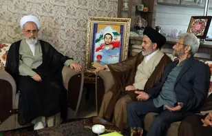 حضور آیت الله اعرافی در منزل شهید شاخص سال ۱۴۰۴ روحانیت