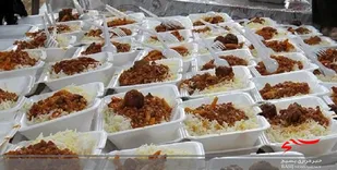 کمک مومنانه ؛ توزیع 150 پرس غذای گرم در منطقه حصارشیرعلی