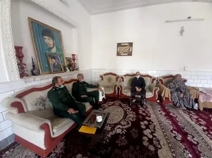 دیدار رزمندگان گردان 117 امام حسین علیه السلام با خانواده شهدا به مناسبت هفته وحدت