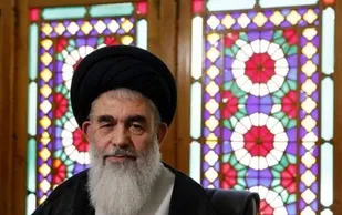 آیت الله دستغیب از تولیت حرم شاهچراغ(ع) استعفا داد
