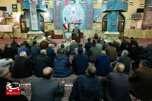 امام خمینی(ره) از حق ملت دفاع کرد و به عزت رسید&nbsp;