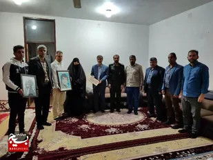 دیدار با مادر شهیدی که فرزندش را خمس خود به اهل بیت می&zwnj;داند