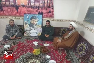 دیدار مسئول نمایندگی ولی فقیه در سپاه ناحیه کبودراهنگ با خانواده شهیدان در روستای ویان