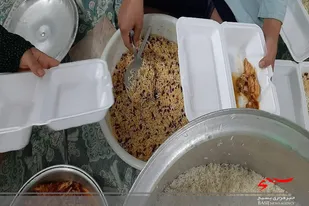 150 پرس غذای گرم بین نیازمندان در سرخه توزیع شد