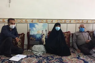 دیدارمعاون روابط عمومی سپاه امام سجاد (ع) با پدر و مادر اولین شهید مدافع حرم استان هرمزگان