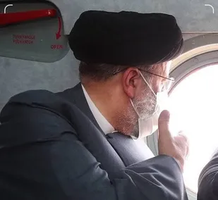 بازدید هوایی رئیسی از فاز ۱۱ پارس جنوبی
