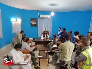 نشست مطالبه&zwnj;گری فرمانده و بسیجیان پایگاه شهید غواصی با مدیر محلات اسلامی  محله شیر آباد زاهدان
