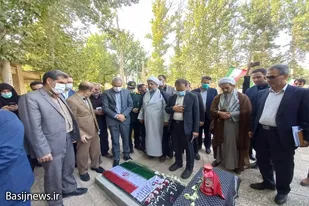 ادای احترام وزیر آموزش و پرورش به مقام شامخ شهدای نهاوند