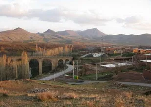 خیر جوان مراغه ای پل روستای چکان را تکمیل می کند