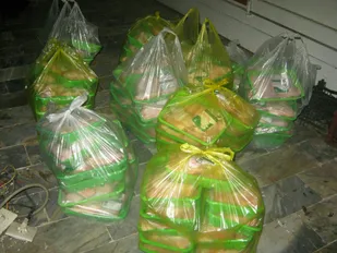 توزیع بسته های حمابتی به نیازمندان روستای ابرسج+تصاویر
