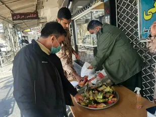 برپایی ایستگاه صلواتی به مناسبت دهه فجر در گرمسار