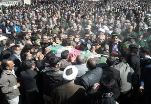 پیکر مطهر یک شهید گمنام در نهاوند تشییع و خاکسپاری شد
