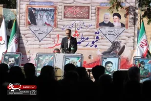گلباران و عطرافشانی قبور مطهر شهدای اراک