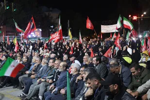 شب دویست و سوم تجمعات مردمی در میدان بیعت اردبیل