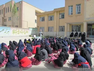 معلمان مدارس در خط مقدم جهاد تبیین قرار دارند