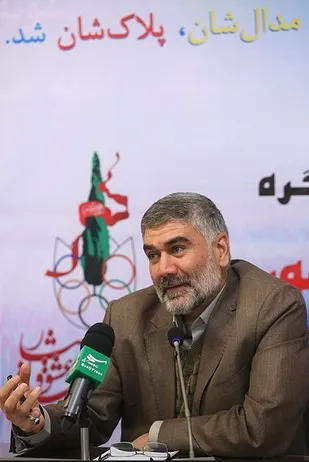 تجلیل از خانواده شهدا در مناطق عملیاتی توسط بسیج ورزشکاران