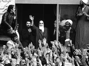 "بهمن بهار انقلاب"
