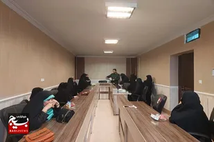 دشمن از طریق ماهواره و فضای مجازی روی اذهان مردم کار می&zwnj;کند