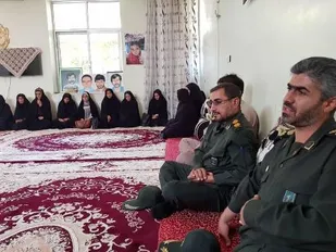 دیدار با خانواده کم سن وسال ترین رزمنده شهید کشور