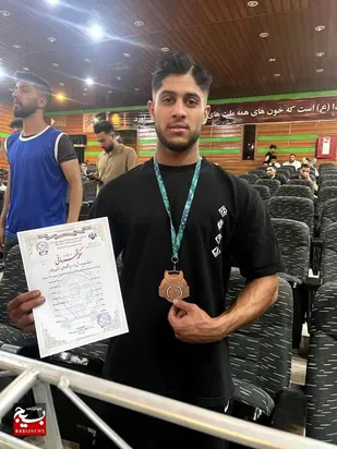 سه سکوی افتخار در ایلام؛ درخشش امیرحسین عوض&zwnj;نژاد در مسابقات پرورش اندام از باغملک