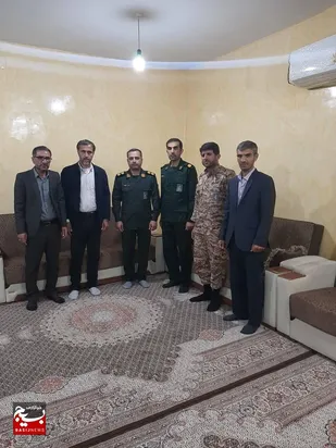 سرهنگ اکبر اورکی 
فرمانده محور شهید بهروزی لشکر عملیاتی ۷ ولیعصر (عج):
استقامت و ایثار خانواده شهدا تداوم نهضت انقلاب اسلامی بوده و خانواده&zwnj;های شهدا برکت جامعه اسلامی هستند