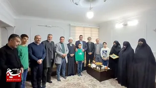 حقوق&zwnj; دانان بسیجی با خانواده معظم شهید علی علوی در شهر قزوین در روز شهادت ایشان دیدار کردند و تجدید میثاق با این شهید والامقام به&zwnj;عمل آوردند