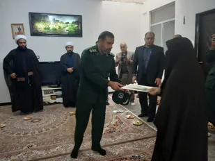 دیدار با خانواده شهدا بمناسبت گرامیداشت هفته بسیج