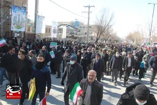 خلق حماسه حضور دشمن شکن در بام ایران