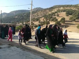 پیاده روی خانوادگی در فلارد