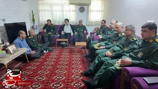 دیدار فرمانده سپاه امام صادق(ع) با خانواده شهید دوران دفاع مقدس شهربانو میرزایی