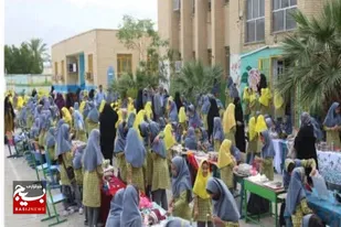 راه اندازی بازارچه کارآفرینی و دست سازه های دانش آموزان در شهر خورموج