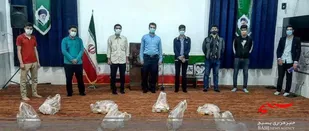 توزیع بسته&zwnj;های معیشتی بین خانواده&zwnj;های نیازمند در برازجان
