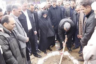 کلنگ زنی دو طرح کشاورزی در شهرستان بروجن