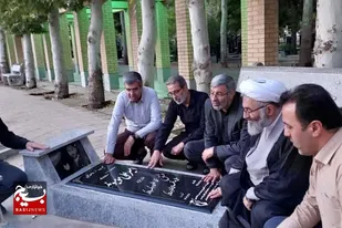 ادای احترام امام جمعه و اعضای ستاد نماز جمعه نهاوند به مقام شامخ شهدا