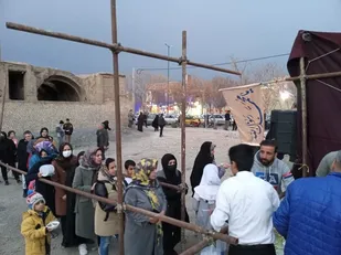 ویژه برنامه جشن عید نیمه شعبان همراه با ایستگاه صلواتی خیابانی توسط بسیجیان ورزمندگان گردانهای امام حسین(علیه السلام)