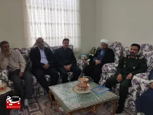 شهدا و رزمندگان دفاع مقدس با دستان خالی معجزه کردند